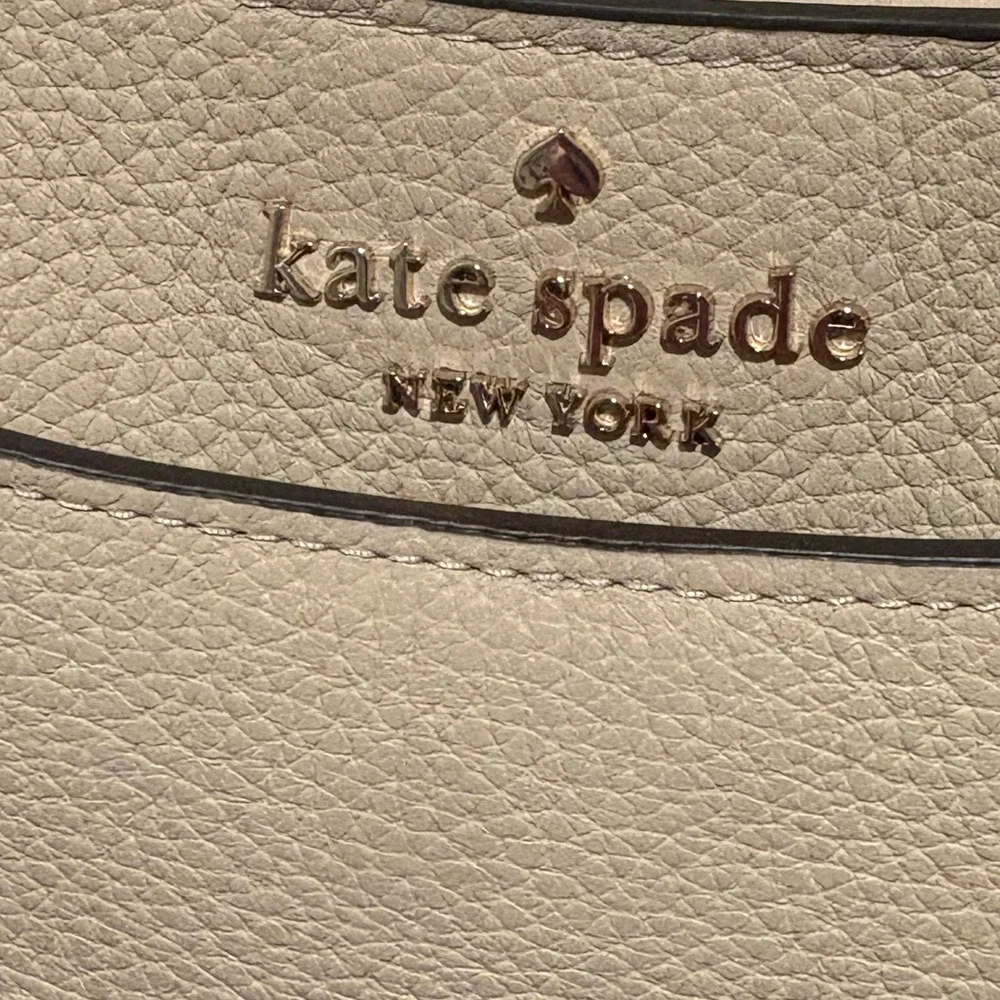 NWT Kate Spade Leila Pebbled Leather Crossbody Bag in Light Sand